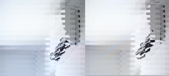 Wall-mounted air conditioning unit